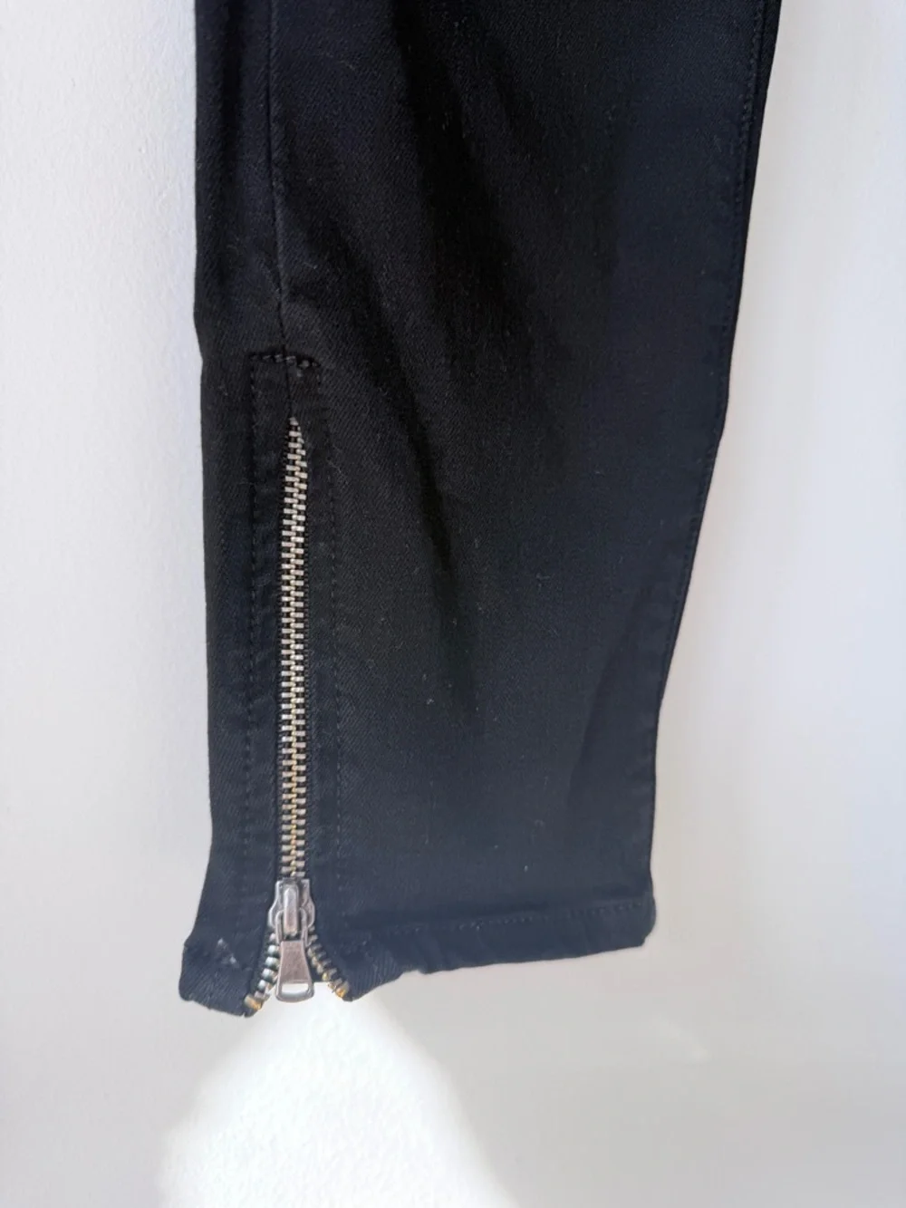 PAIGE Verdugo Crop Black Skinny Jeans Size 26| 90s Minimal Mid Rise Ankle Zip - Picture 12 of 16